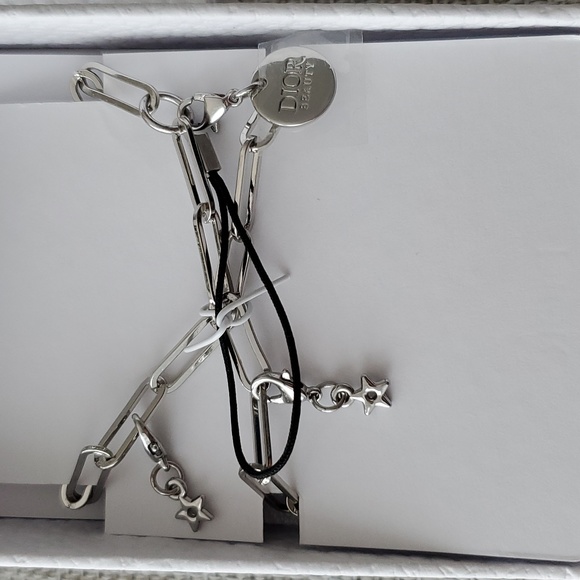 Brand New in Box DIOR phone charm silver 6x detachable charms CD & Star 🌟 - Picture 3 of 4